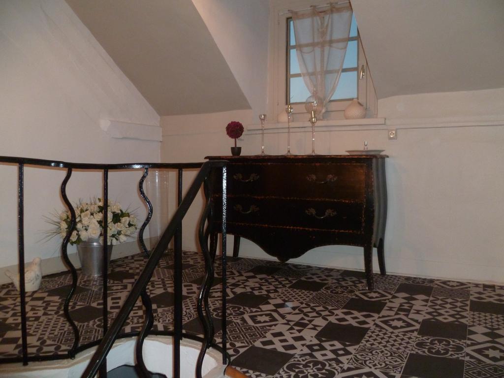 D'Anciennes "Chambres De Bonnes" Honfleur Ngoại thất bức ảnh